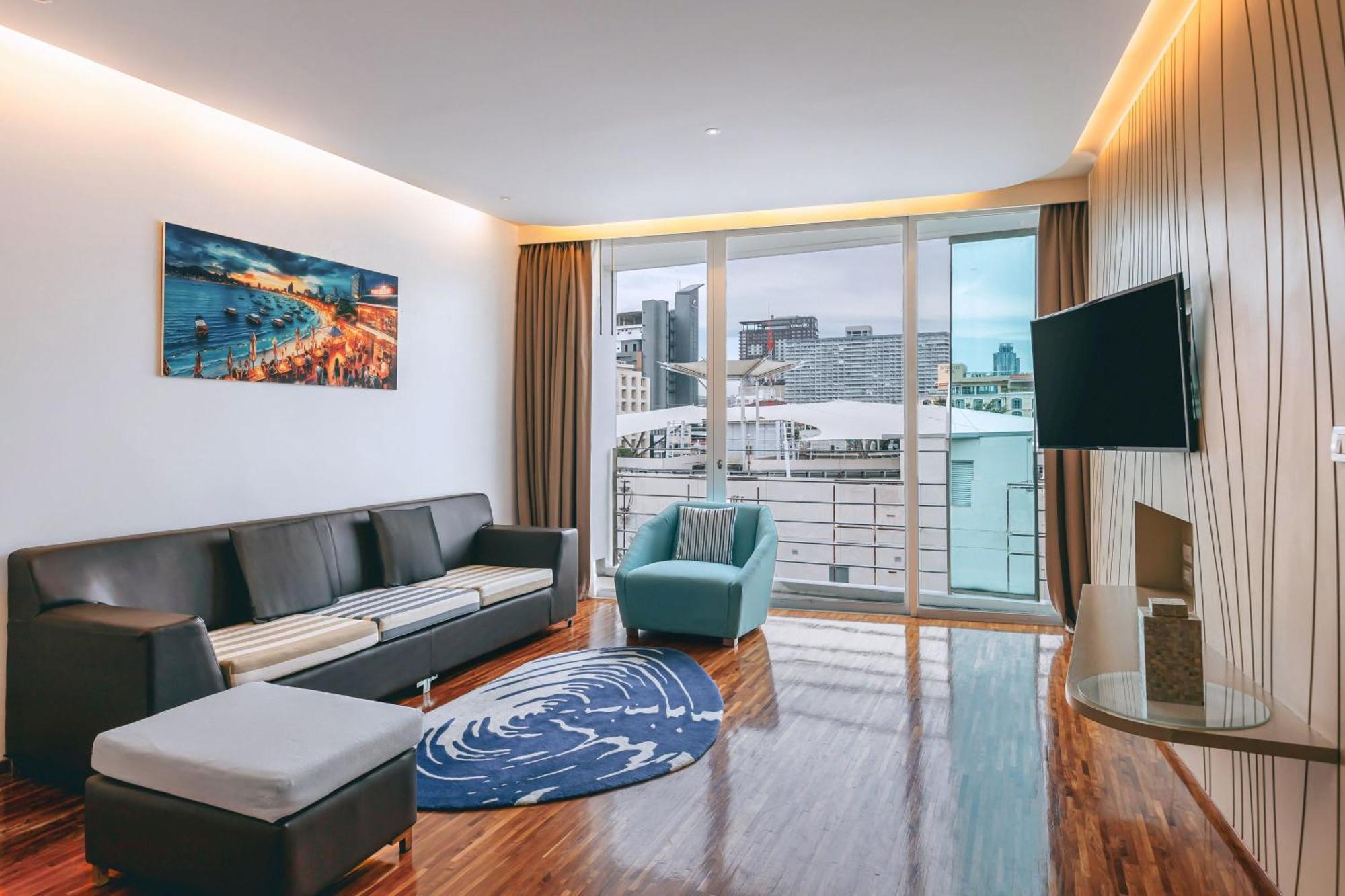 Hotel Baraquda Heeton Pattaya By Compass Hospitality Exteriér fotografie